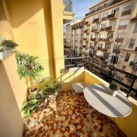 Avec Terrasse Pour Amoureux Ницца